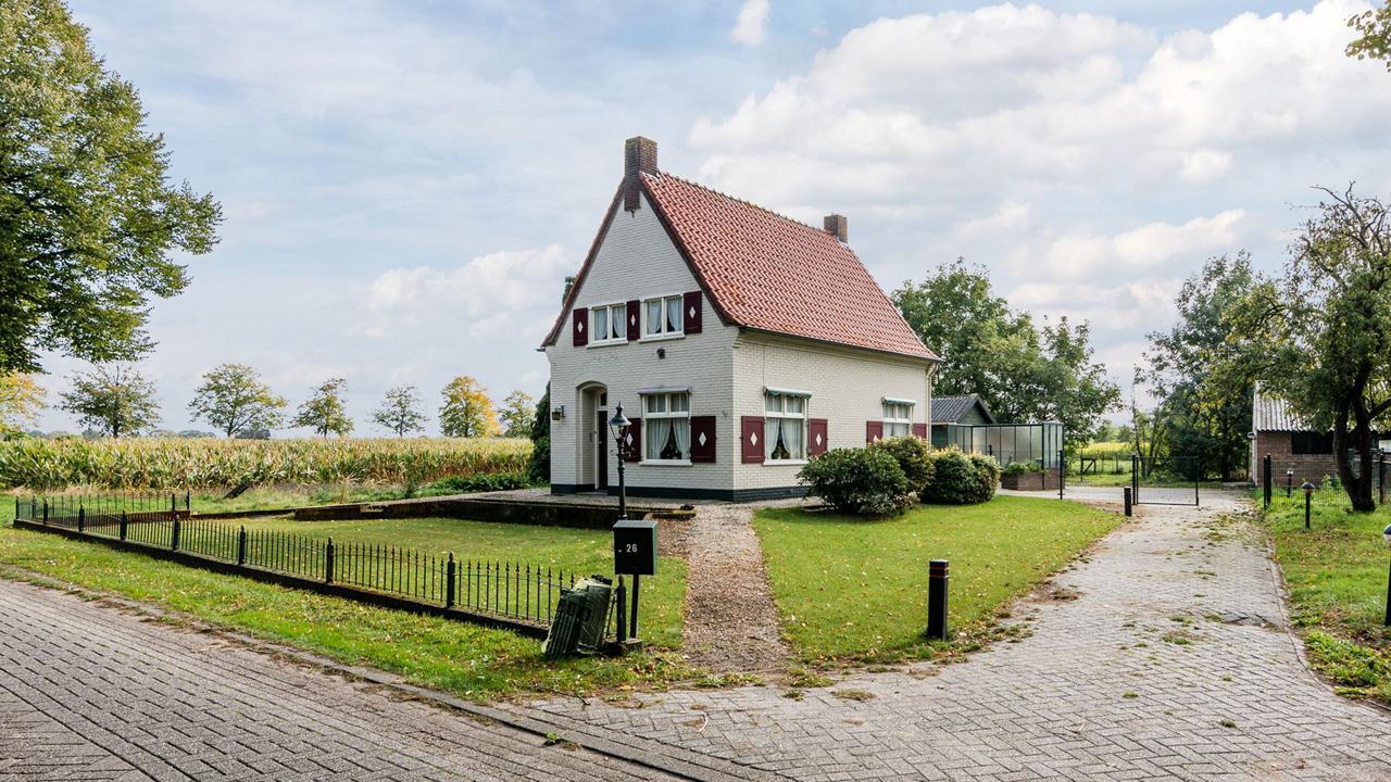 Het bestaande woonhuis voor de verbouwing