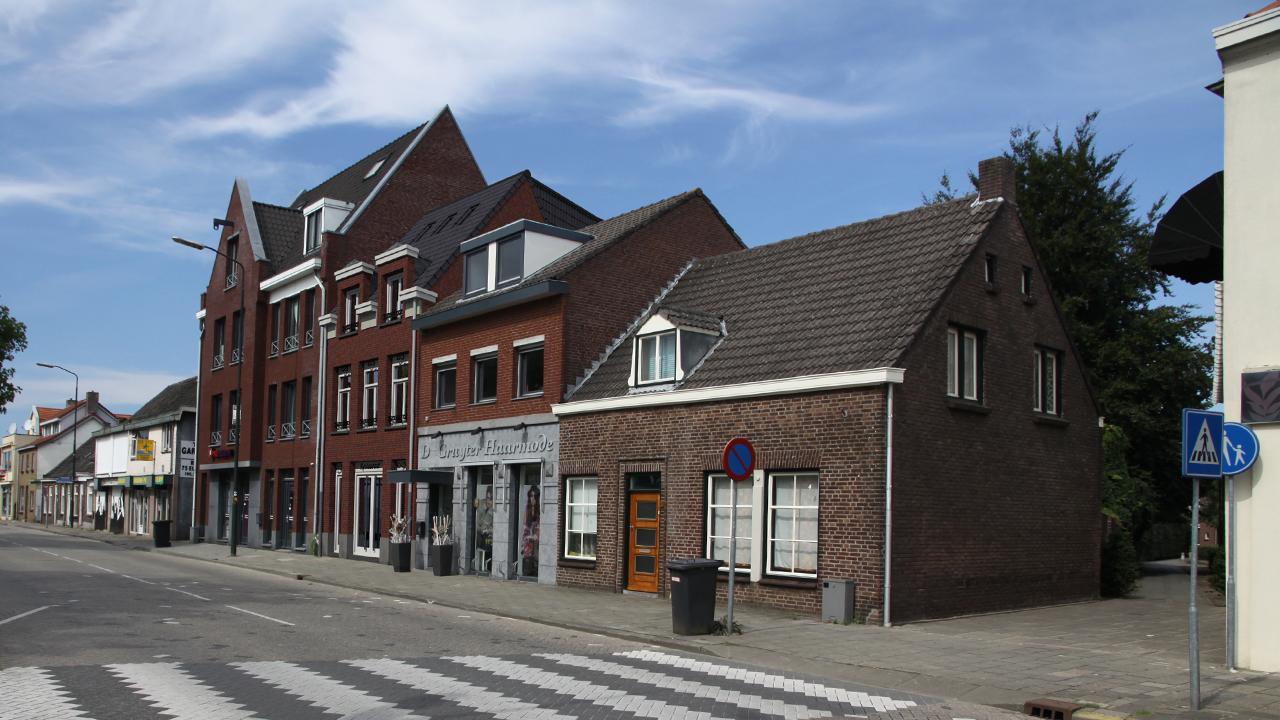 Straatbeeld Heilig Hartplein met trapsgewijze opbouw in de hoogte